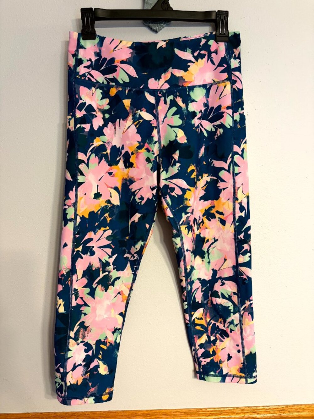 Tek Gear Ultrastretch Women's Athletic Capri leggings Multicolor Size Large